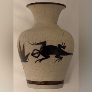 Mexico Hand Painted Lizard Sandstone Pottery Vase, 5 3/4” Black & Brown Designs